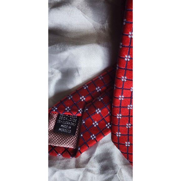 Thomas Pink Red Pattern Tie  3.5" / 60" Made in Morocco Classy - Picture 2 of 3